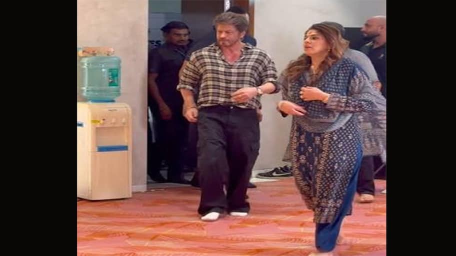 Shah Rukh Khan: ગણપતિ દર્શન માટે શાહરુખ ખાને પહરેલા પેન્ટ-શર્ટની કિંમત જાણી આંખો થઈ જશે ચાર