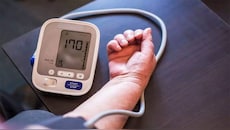 High Blood Pressure: બ્લડ પ્રેશરમાં સતત થતી વધઘટ હાર્ટ, કિડની, મગજને કરી શકે છે ડેમેજ, સમયસર આ કામ કરવું જરૂરી