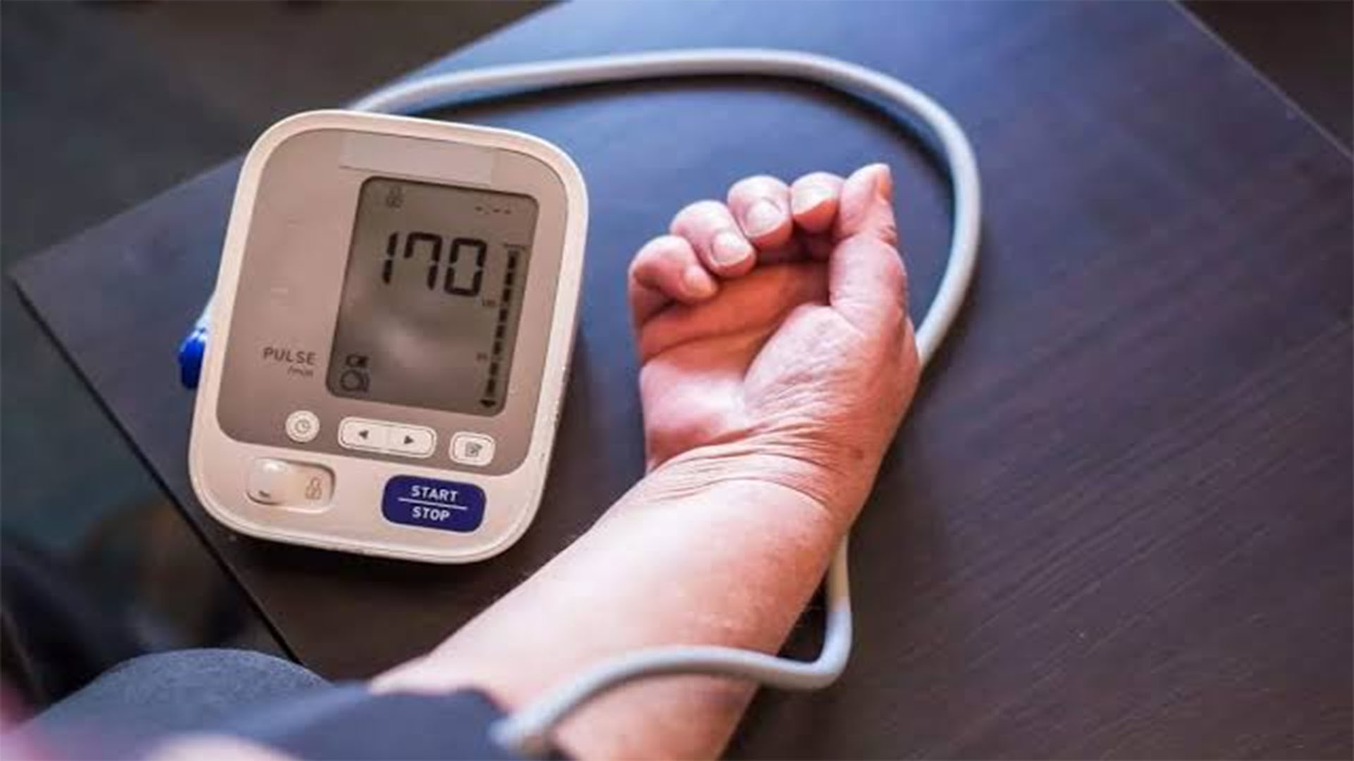 High Blood Pressure: બ્લડ પ્રેશરમાં સતત થતી વધઘટ હાર્ટ, કિડની, મગજને કરી શકે છે ડેમેજ, સમયસર આ કામ કરવું જરૂરી High Blood Pressure: બ્લડ પ્રેશરમાં સતત થતી વધઘટ હાર્ટ, કિડની, મગજને કરી શકે છે ડેમેજ, સમયસર આ કામ કરવું જરૂરી