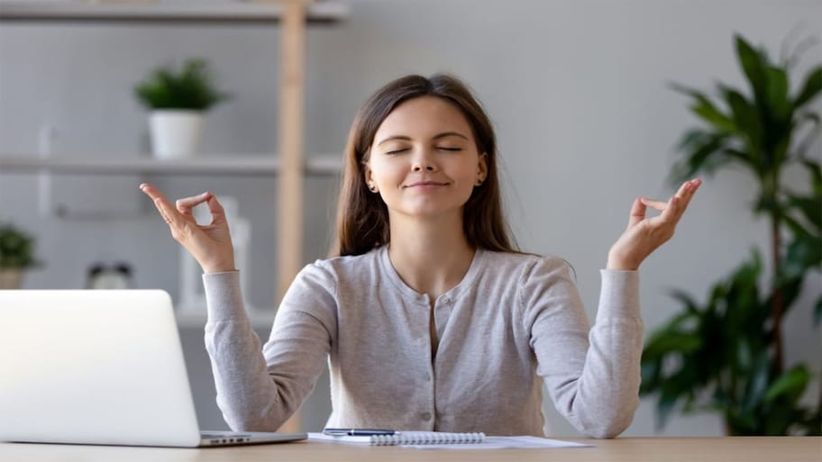 Anxiety: 1 મંત્ર અને સવારની 10 મિનિટ, બસ એક વીકમાં સ્ટ્રેસ, એન્ઝાઈટી સહિત હેલ્થ પ્રોબ્લેમથી મળવા લાગશે રાહત