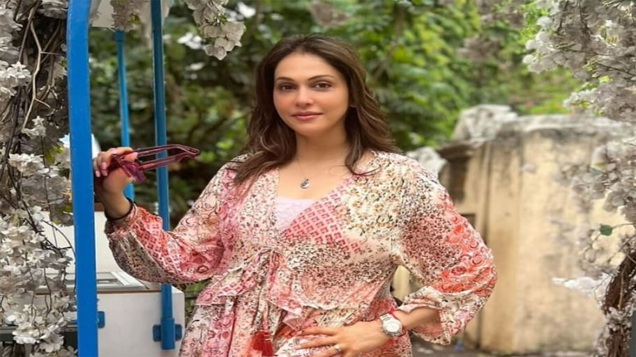 Isha Koppikar: સત્ય જાણો, વિચાર્યા વિના વિરોધનો ભાગ બનવા રસ્તા પર ન ઉતરો, અભિનેત્રી ઈશા કોપિકરની Gen Z ને અપીલ
