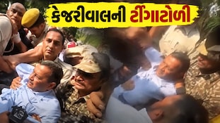 જંતર મંતર જઈ રહેલા અરવિંદ કેજરીવાલની ટીંગાટોળી કરીને પોલીસે કરી અટકાયત