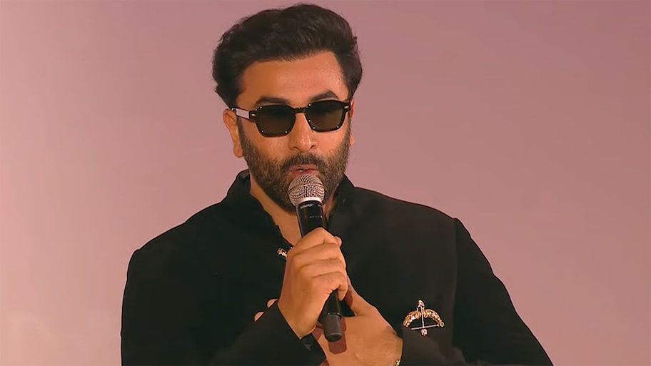 Ranbir Kapoor: રણબીર કપૂરની જીભ લપસી, દશેરાની ઈવેન્ટમાં કરેલી વાત માટે ટ્રોલ થયા બાદ માફી માંગી